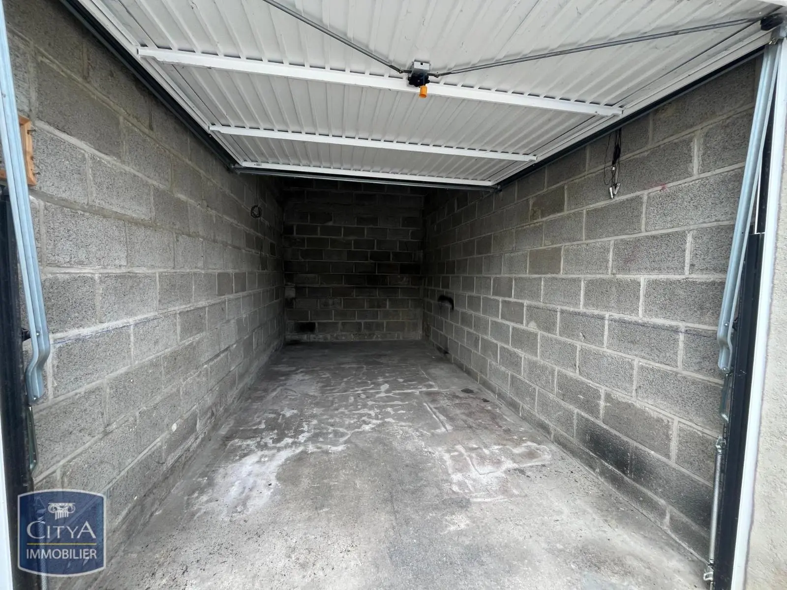 Photo 1 Parking