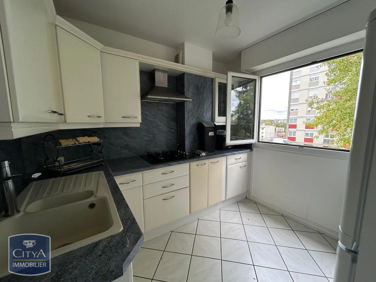 Photo 2 Appartement 4 pièces 75.55m²