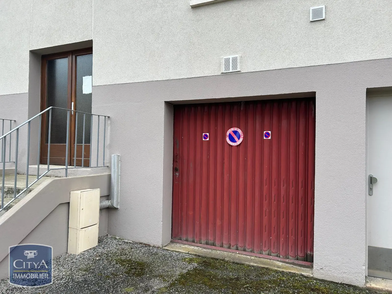 Photo 1 Parking