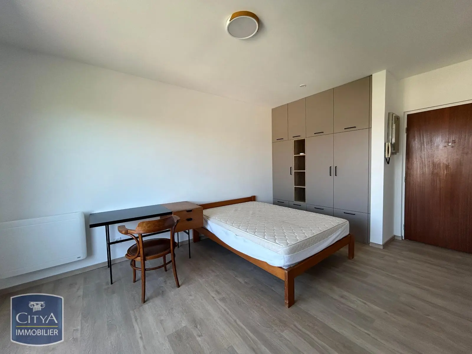 T1 MEUBLÉ PROCHE CHU