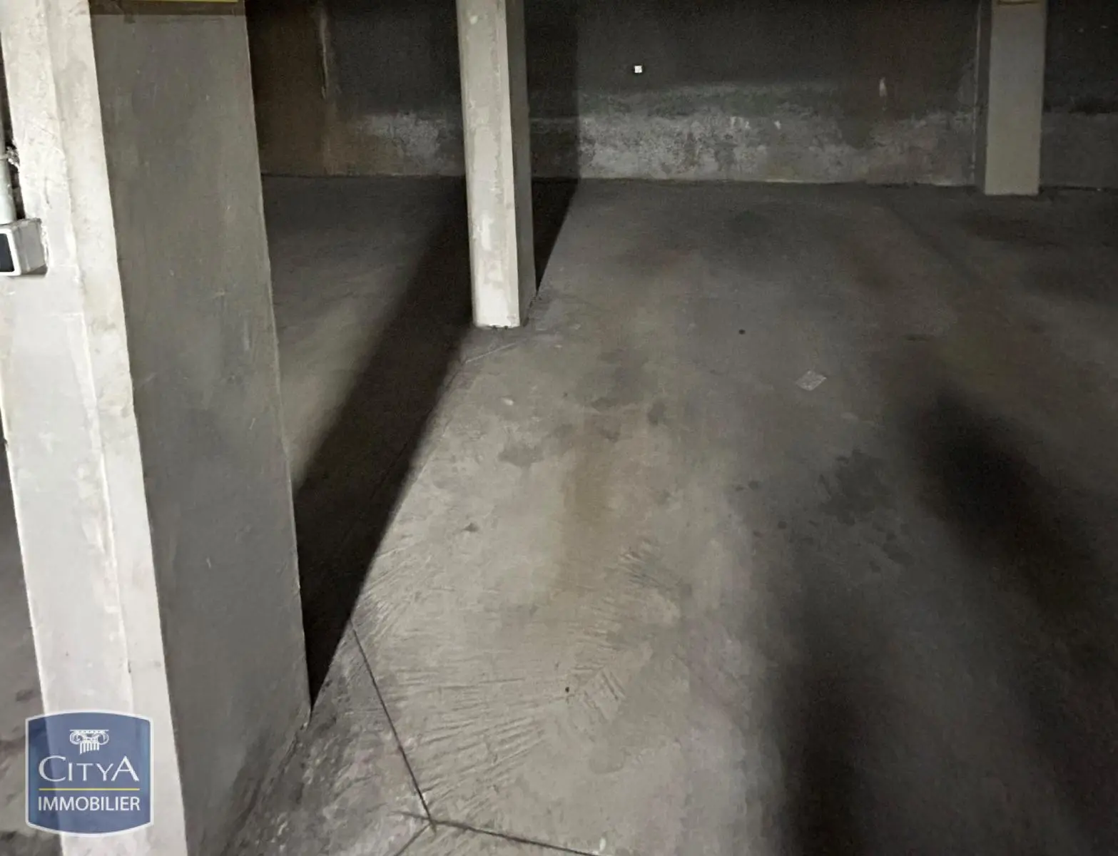 Photo 1 Parking