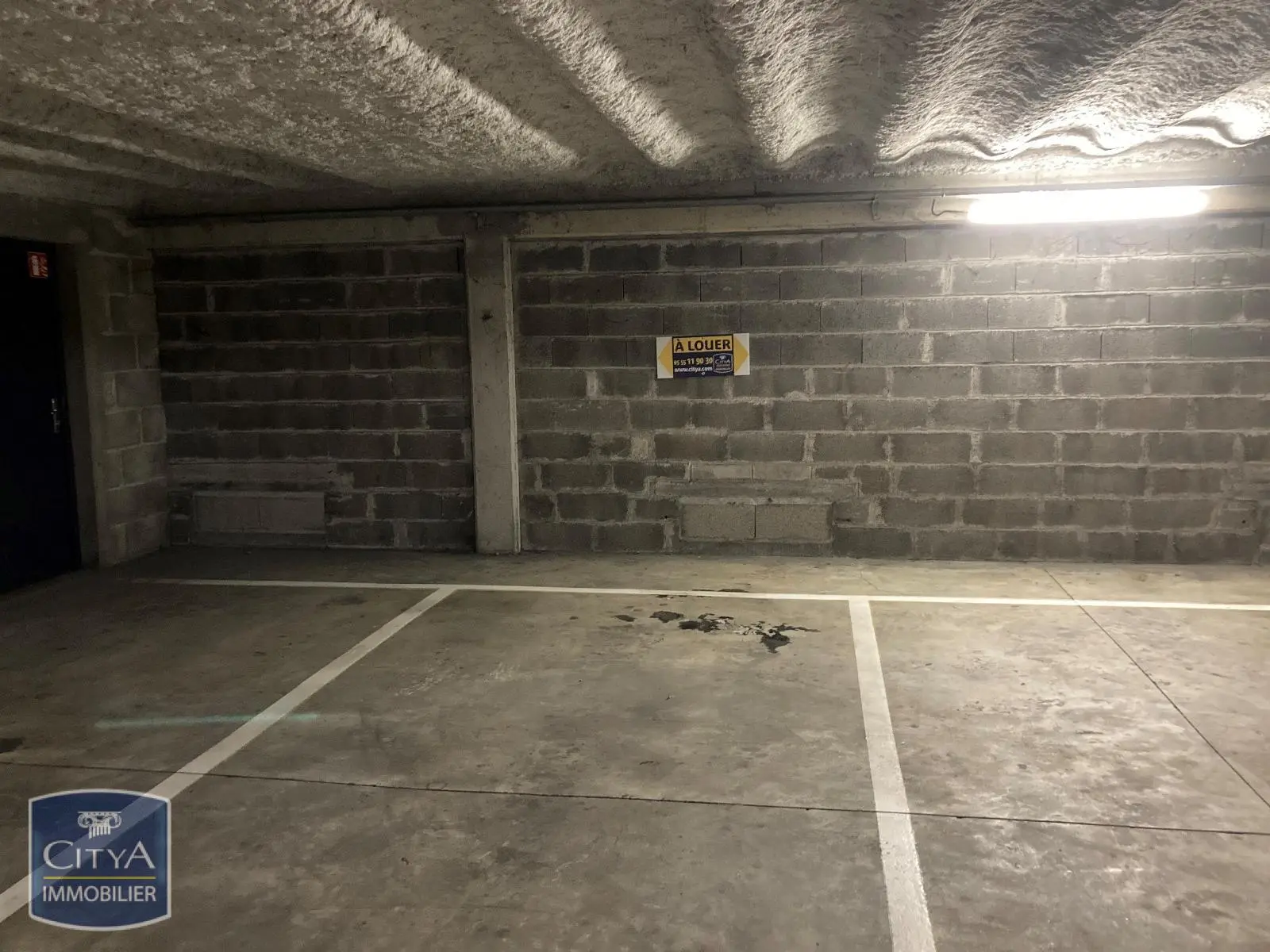 Photo 2 Parking