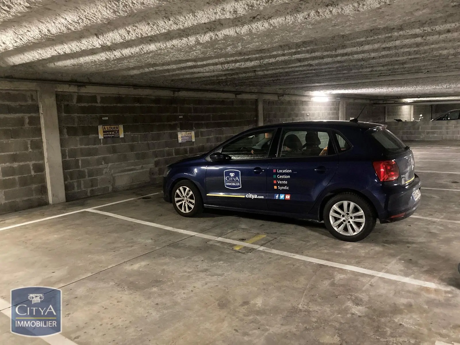 Photo 1 Parking