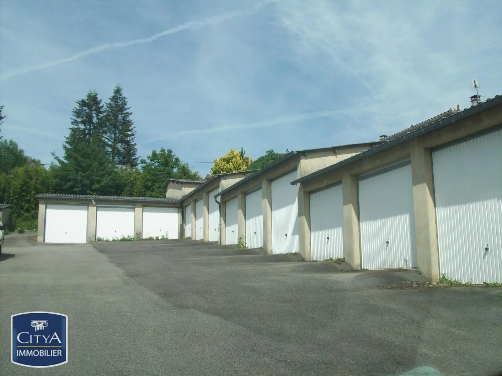 Photo 1 Parking
