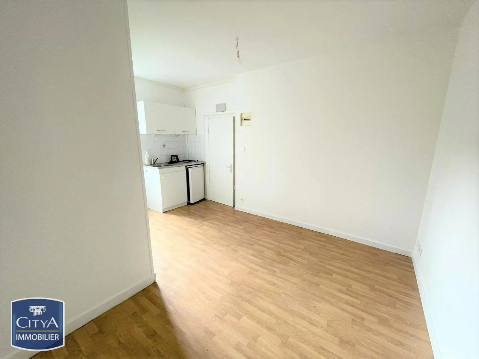 Photo 2 Appartement 1 pièce 15.85m²