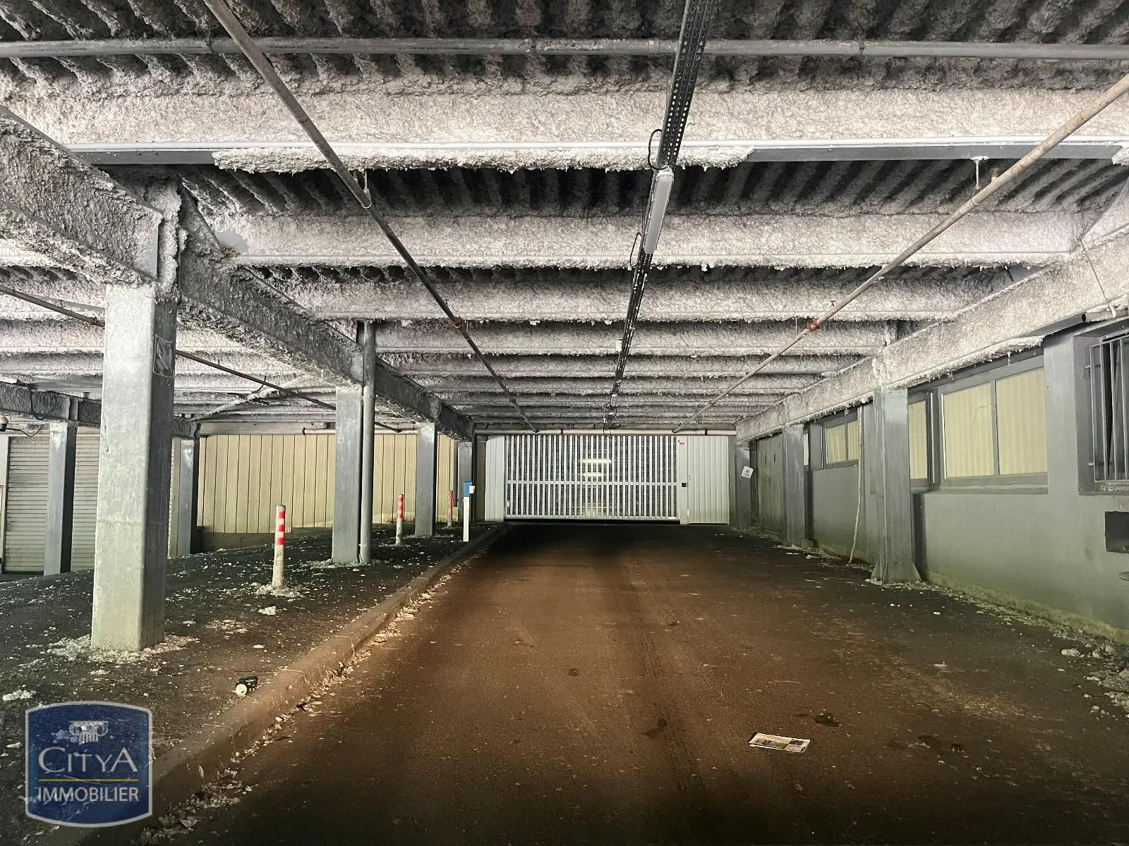 Photo 2 Parking