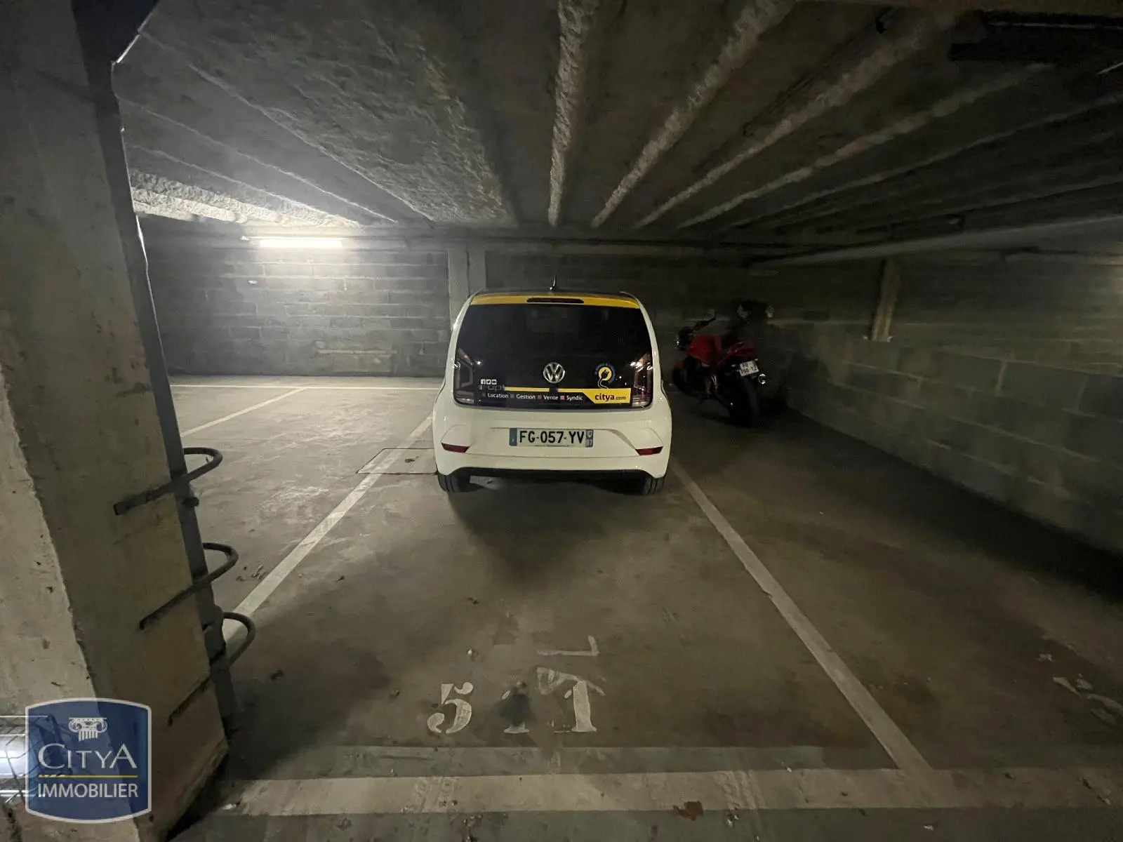 Photo 3 Parking