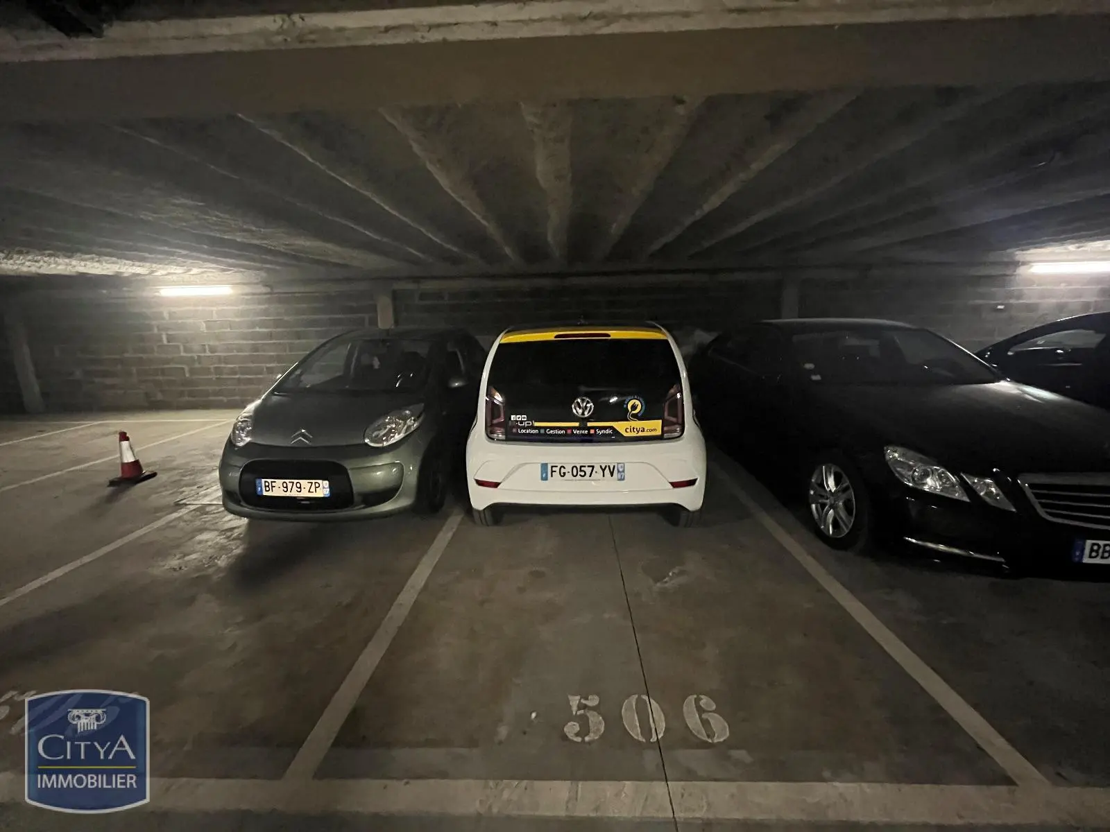 Photo 3 Parking
