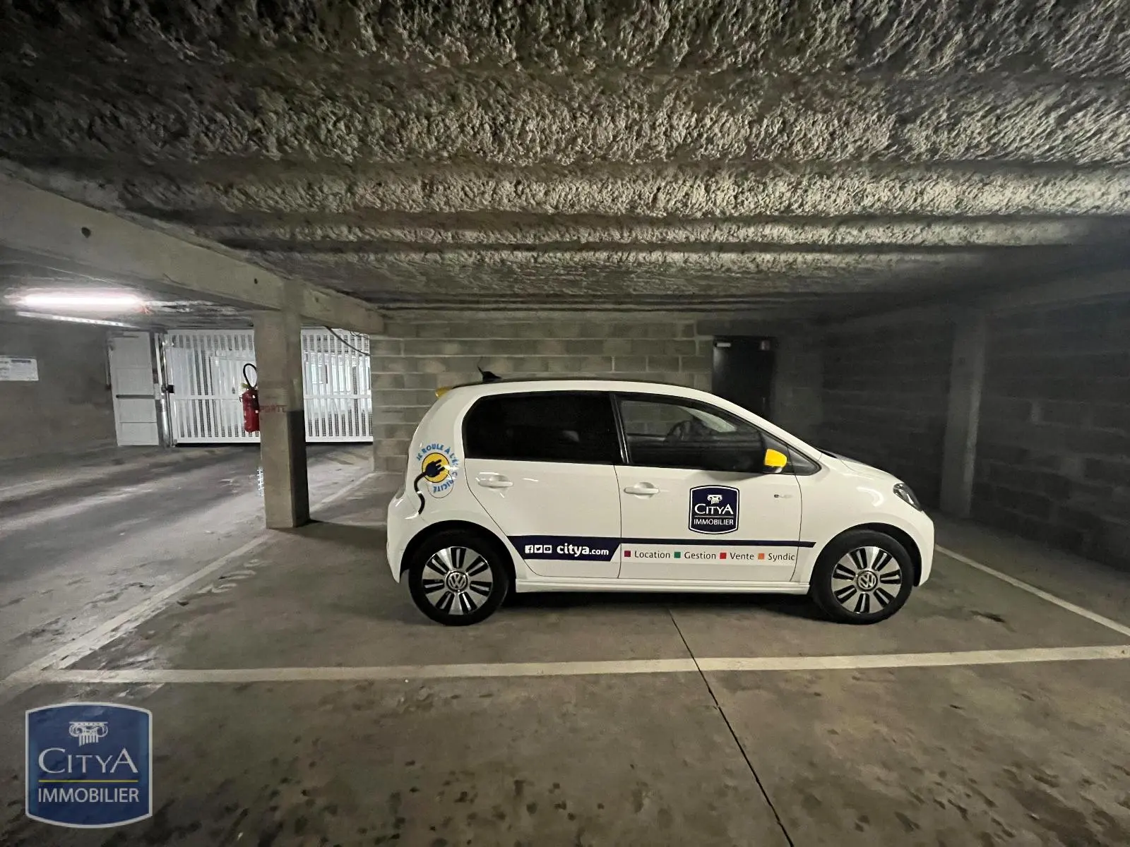 Photo 1 Parking