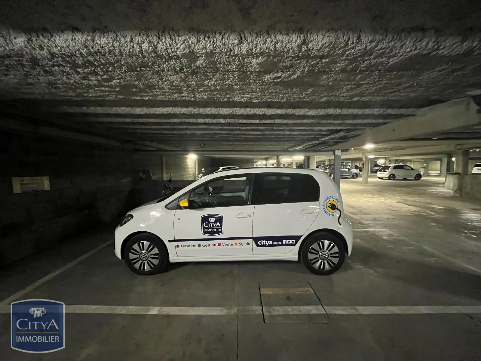 Photo 1 Parking