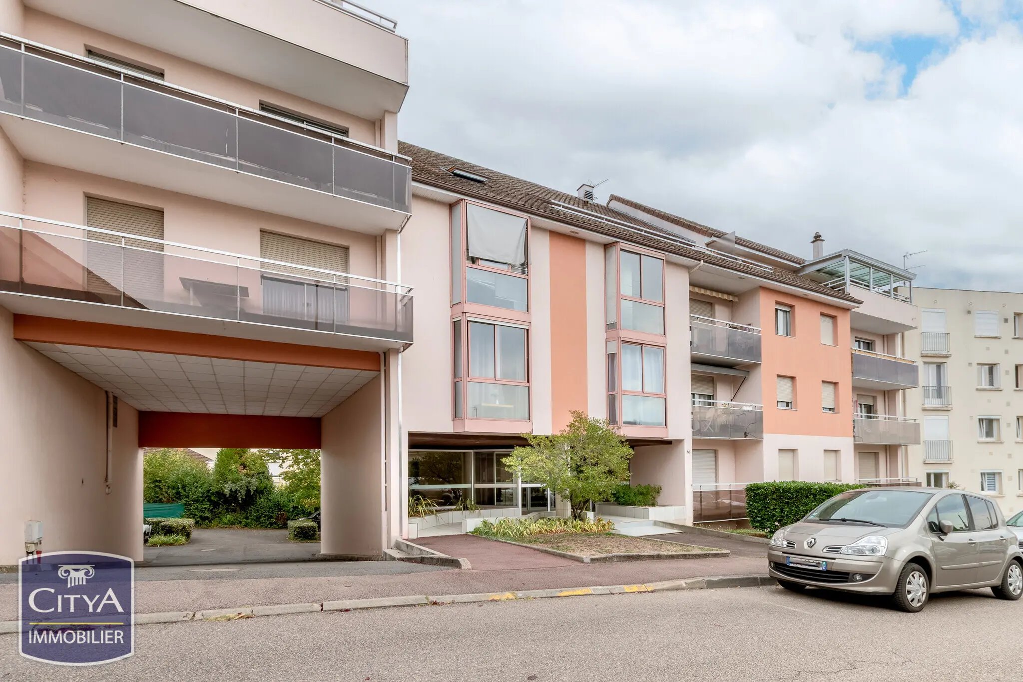 Photo 1 Appartement 1 pièce 27m²