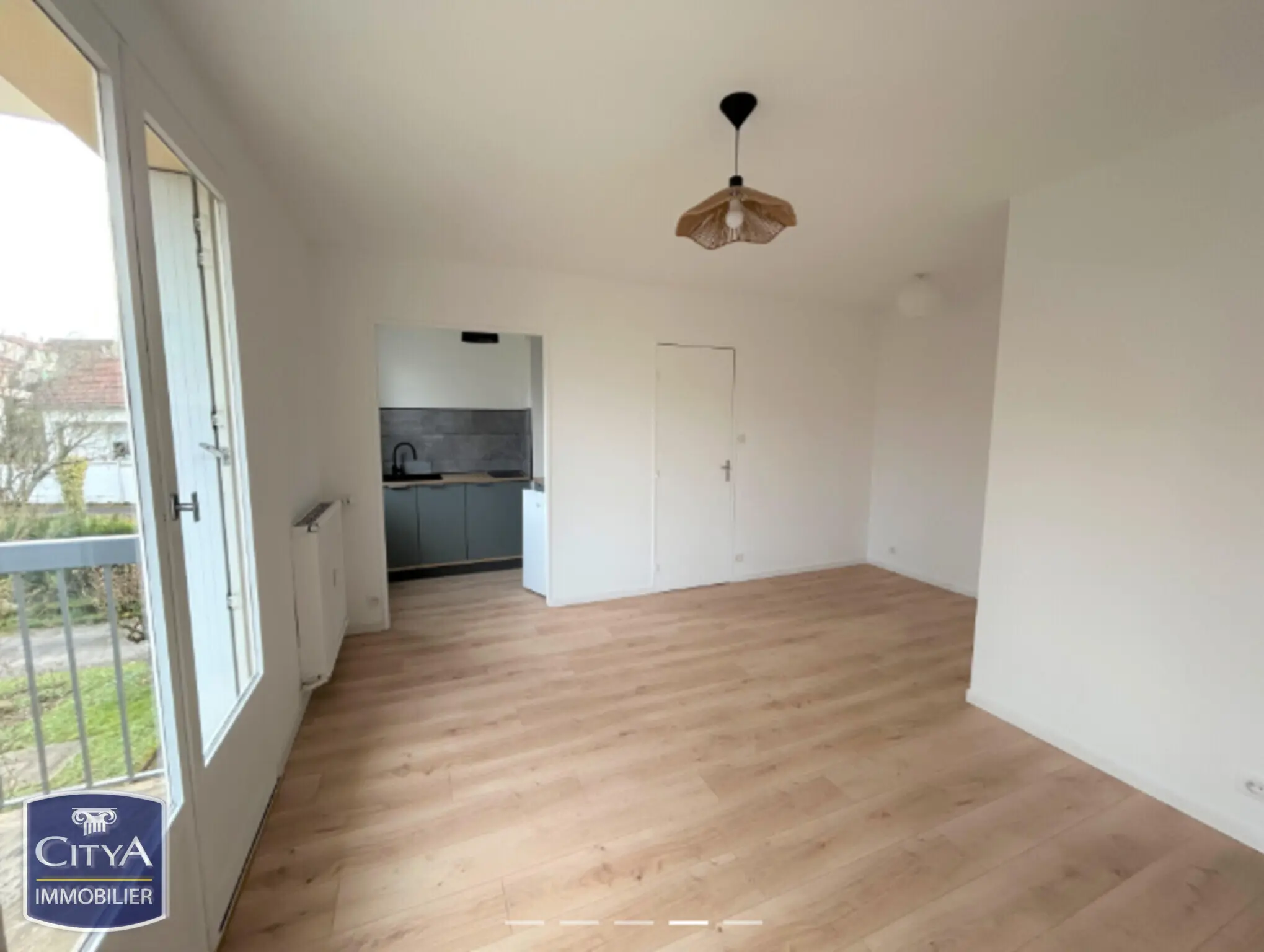 Photo 2 Appartement 1 pièce 27m²