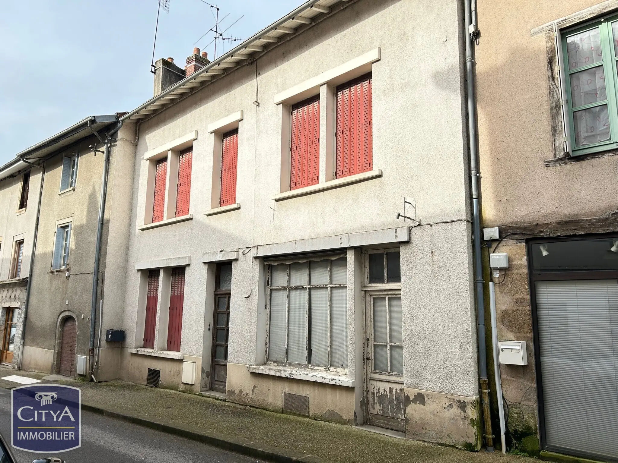 Photo 1 Maison 6 pièces 197m²