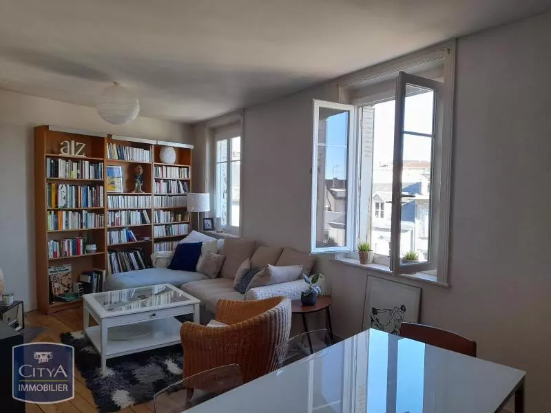 Illustration pour Appartement 3 pièces 83m² Photo Appartement 3 pièces 83m²
