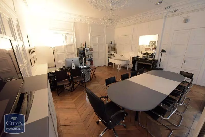 Illustration pour Appartement 4 pièces 149m² Photo Appartement 4 pièces 149m²