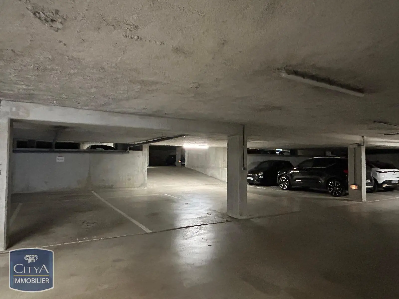 Photo 2 Parking