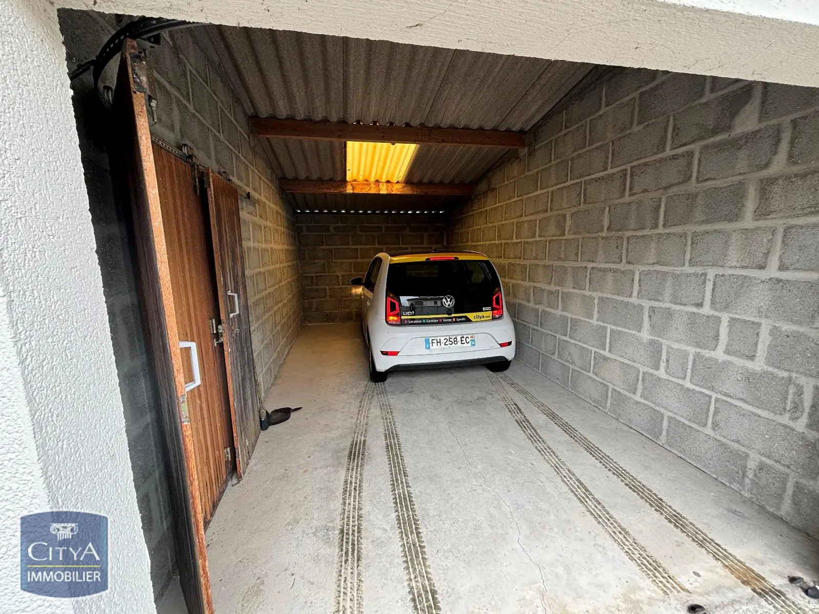 Photo 3 Parking