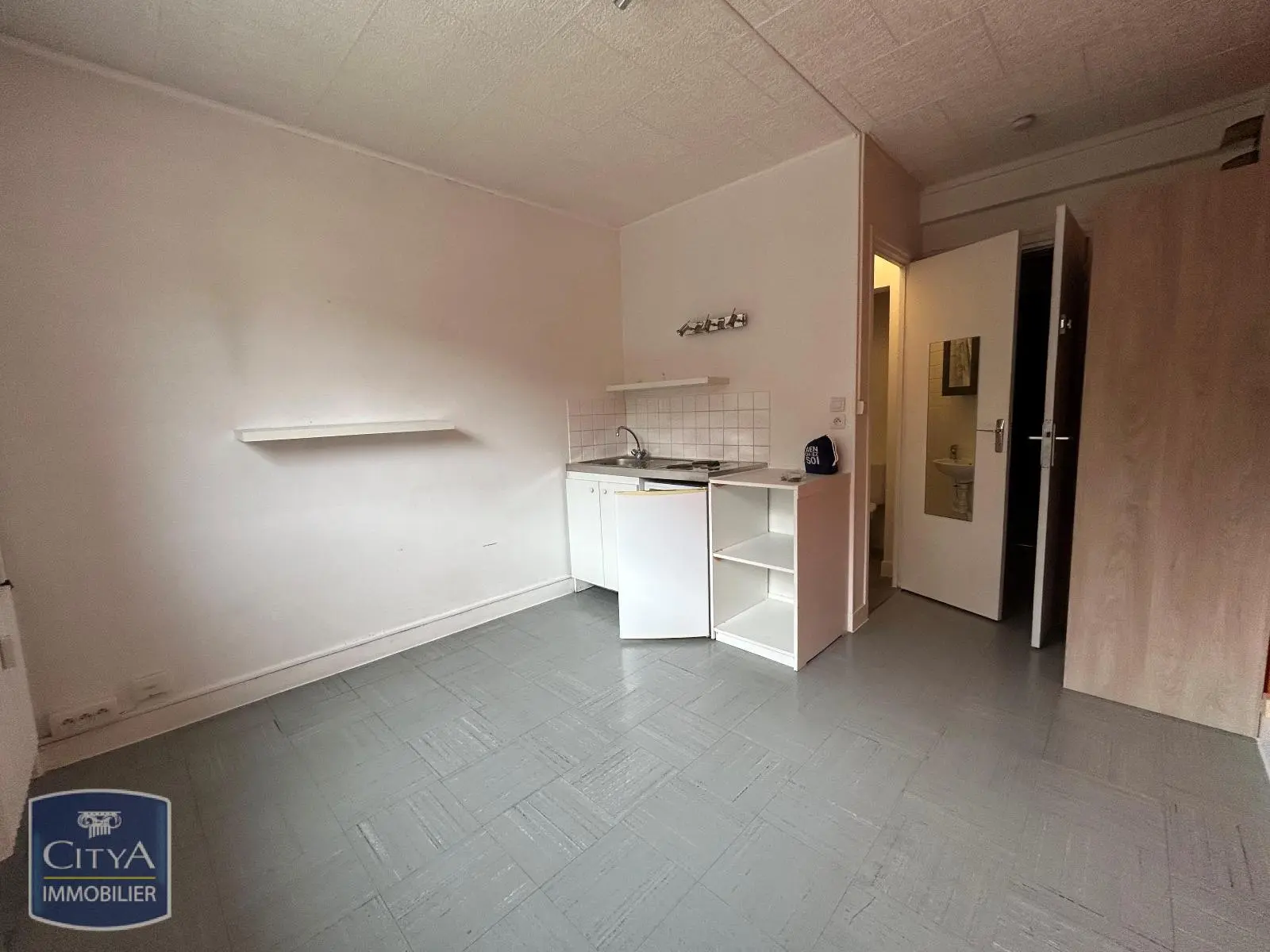 Photo 1 Appartement 1 pièce 14.21m²