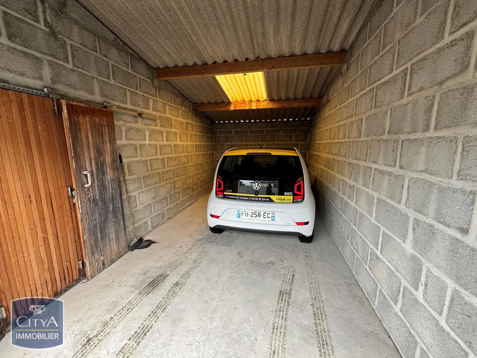 Photo 6 Parking