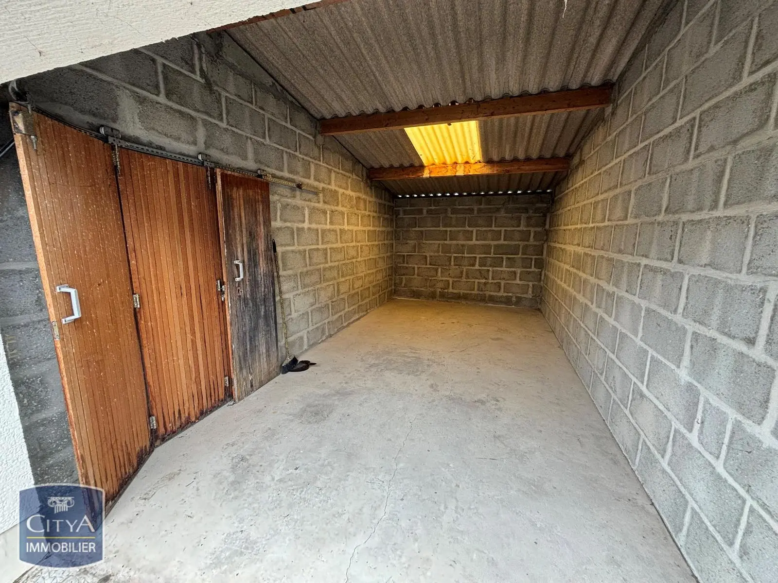 Photo 7 Parking