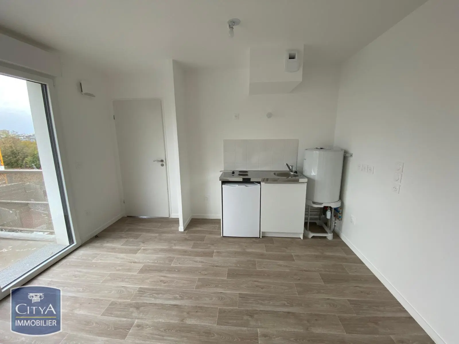 Photo 2 Appartement 1 pièce 27.7m²