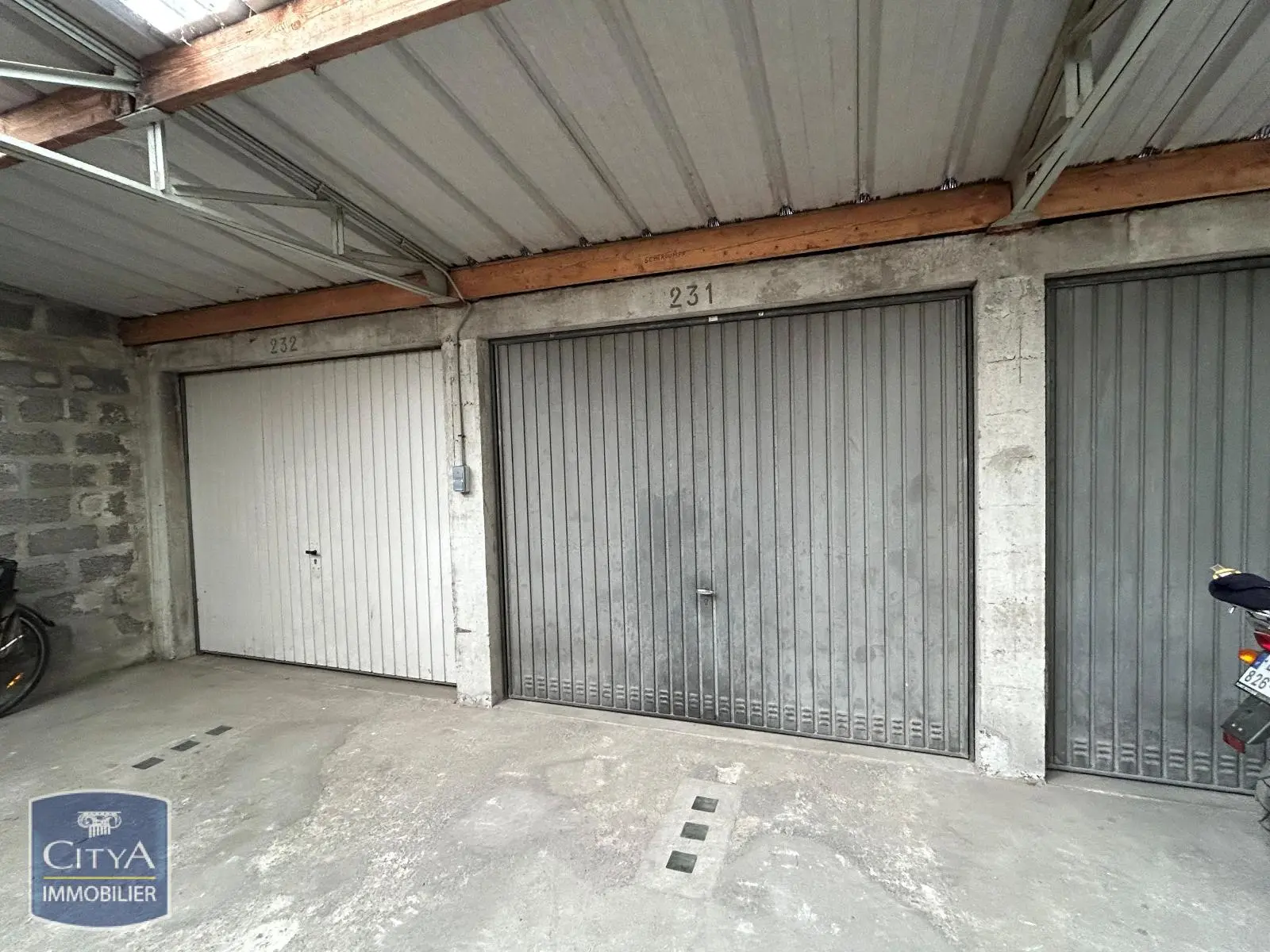 Photo 1 Parking