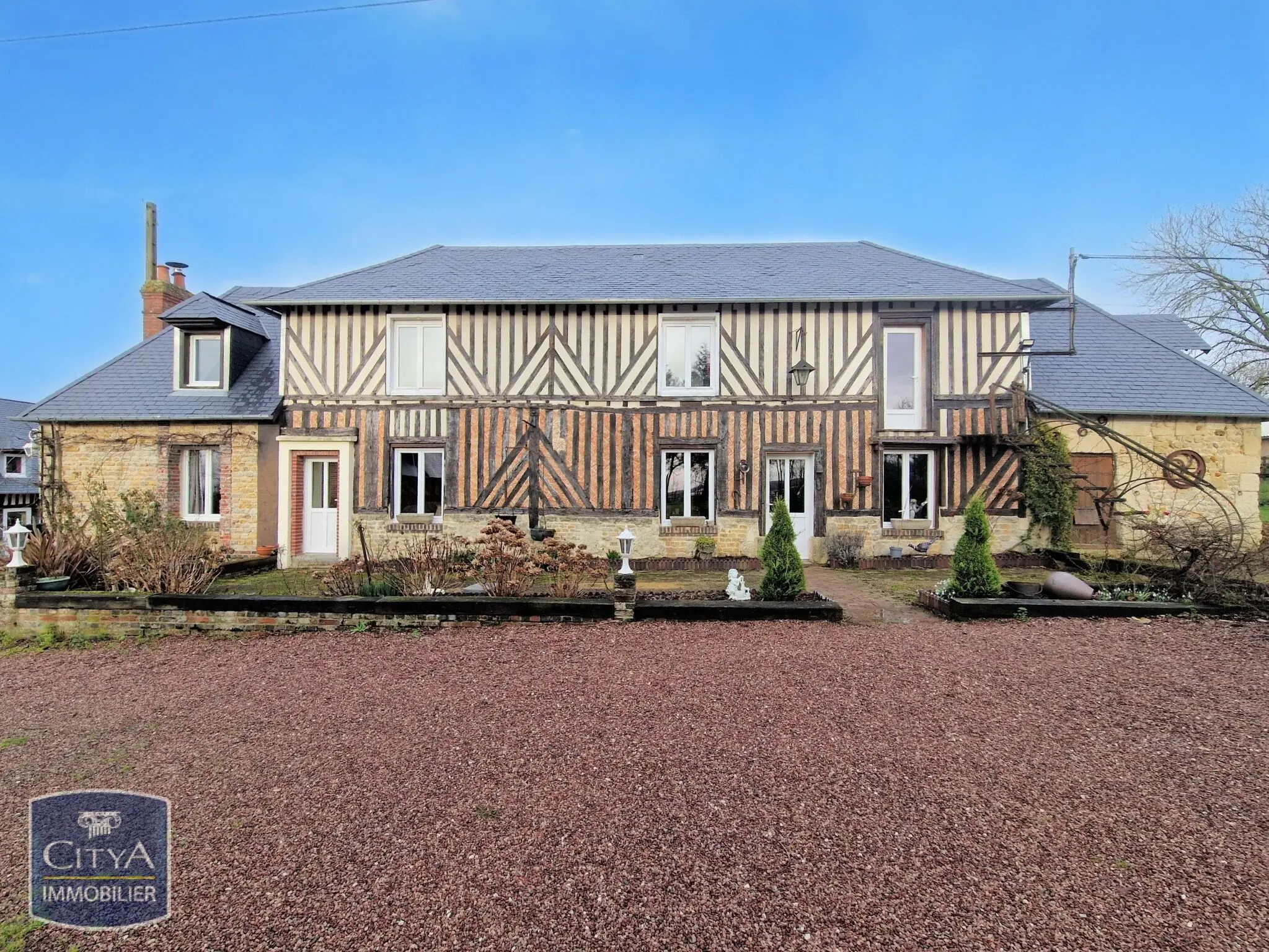 Photo 1 Maison 11 pièces 250m²