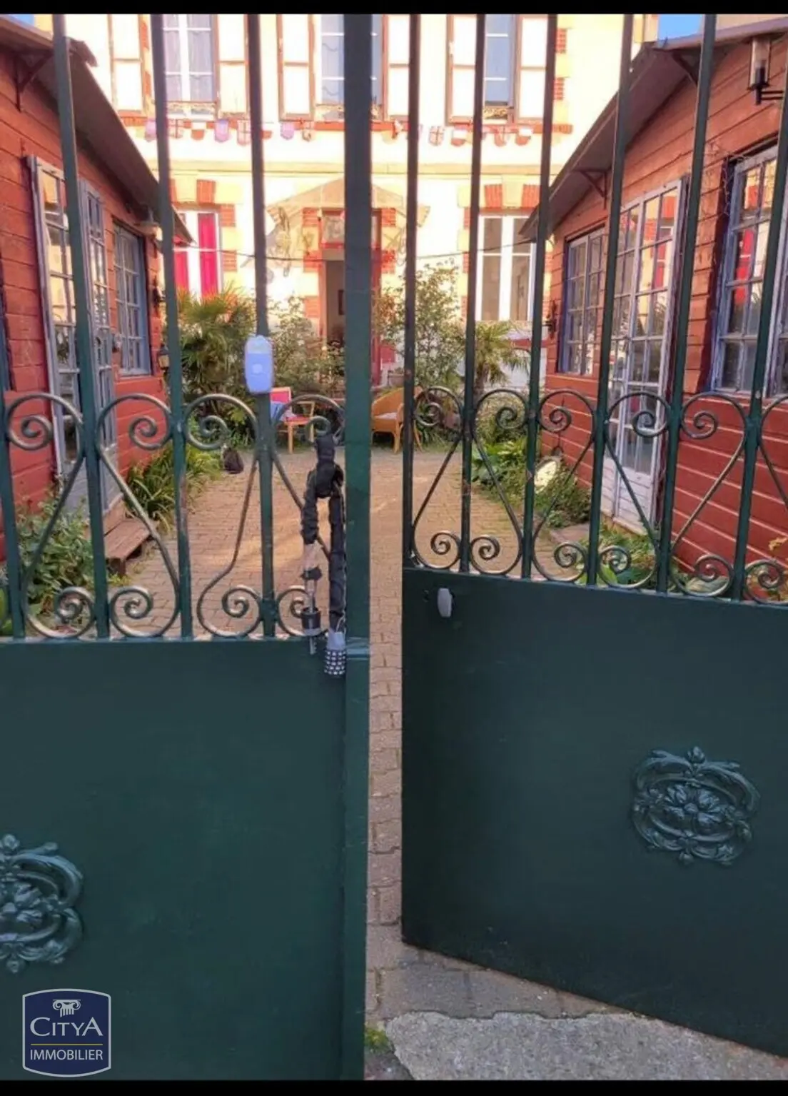 Photo 1 Maison 10 pièces 177m²