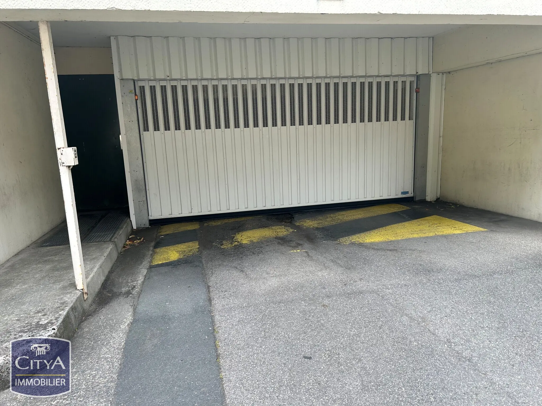 Photo 1 Parking 16.85m²