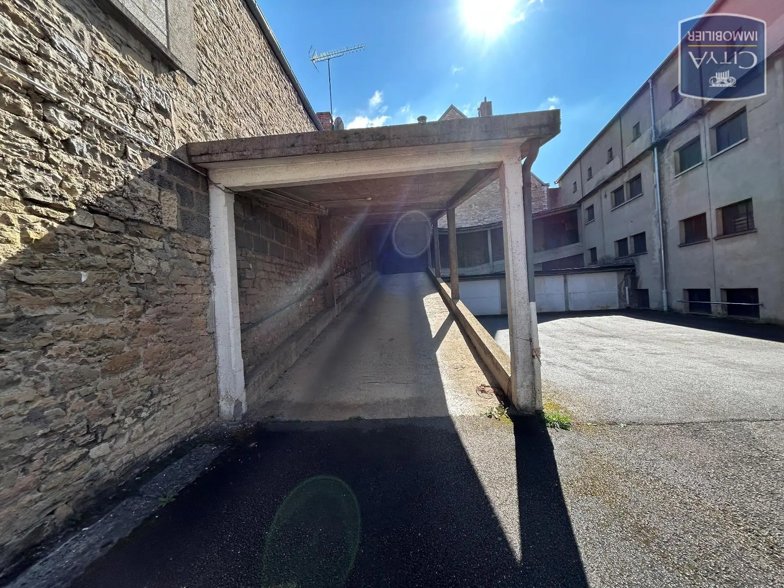 Photo 2 Parking