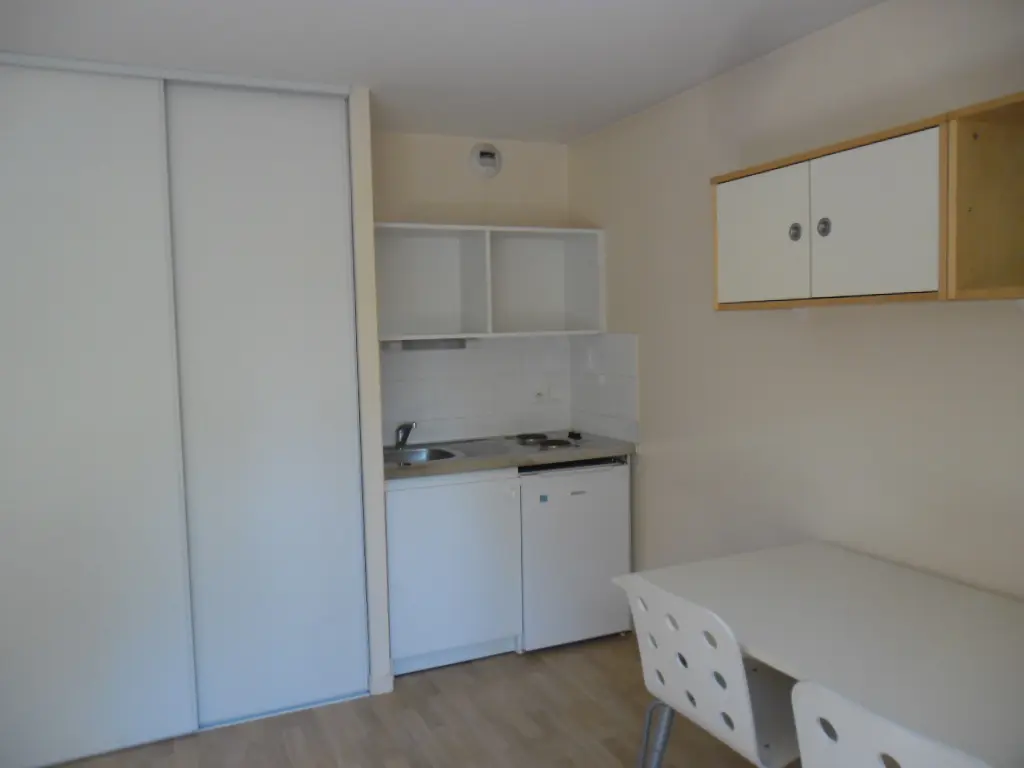 Photo 2 Appartement 1 pièce 19.38m²