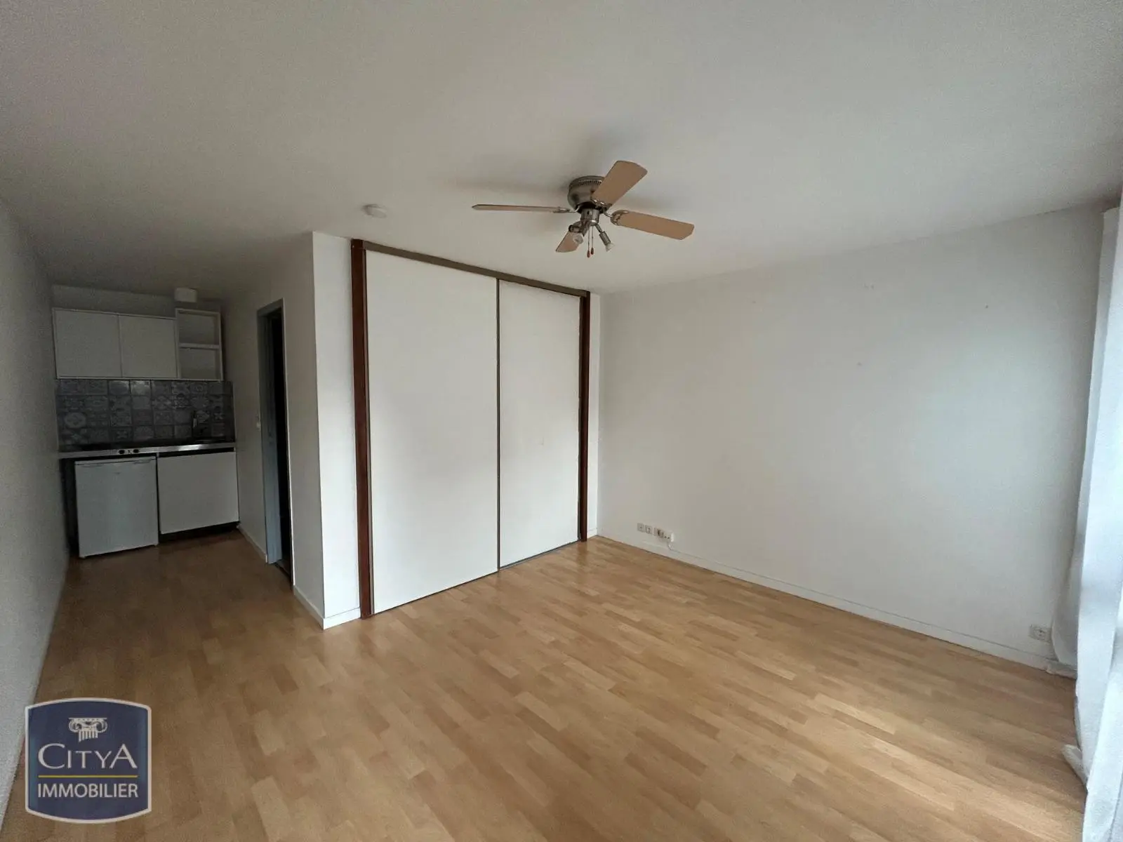 Photo 1 Appartement 1 pièce 23.79m²