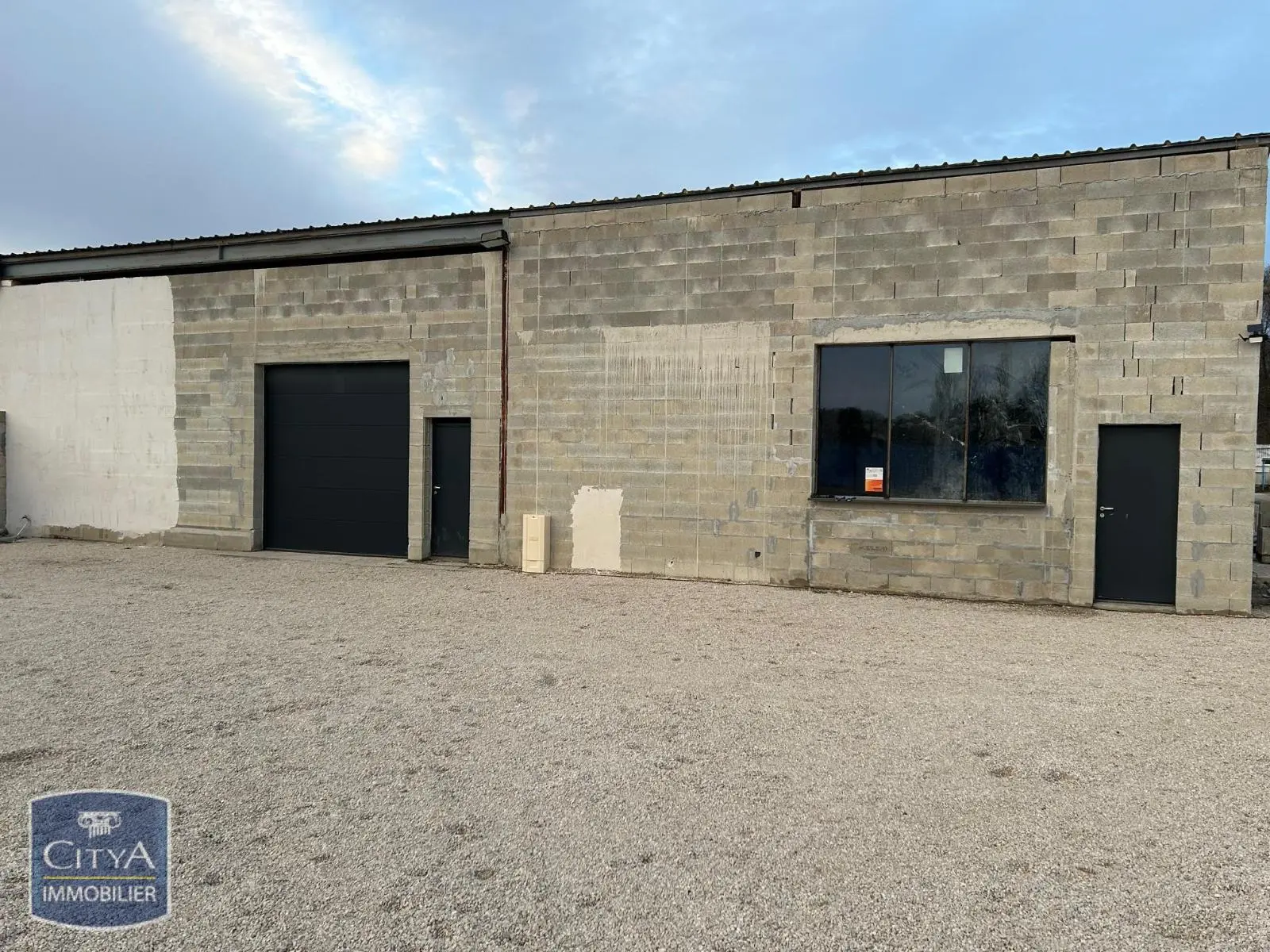 Photo 1 Local Commercial 105.8m²