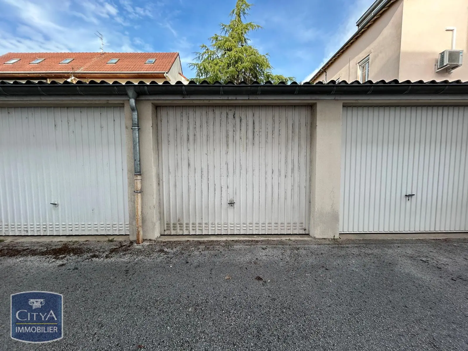 Photo 1 Parking
