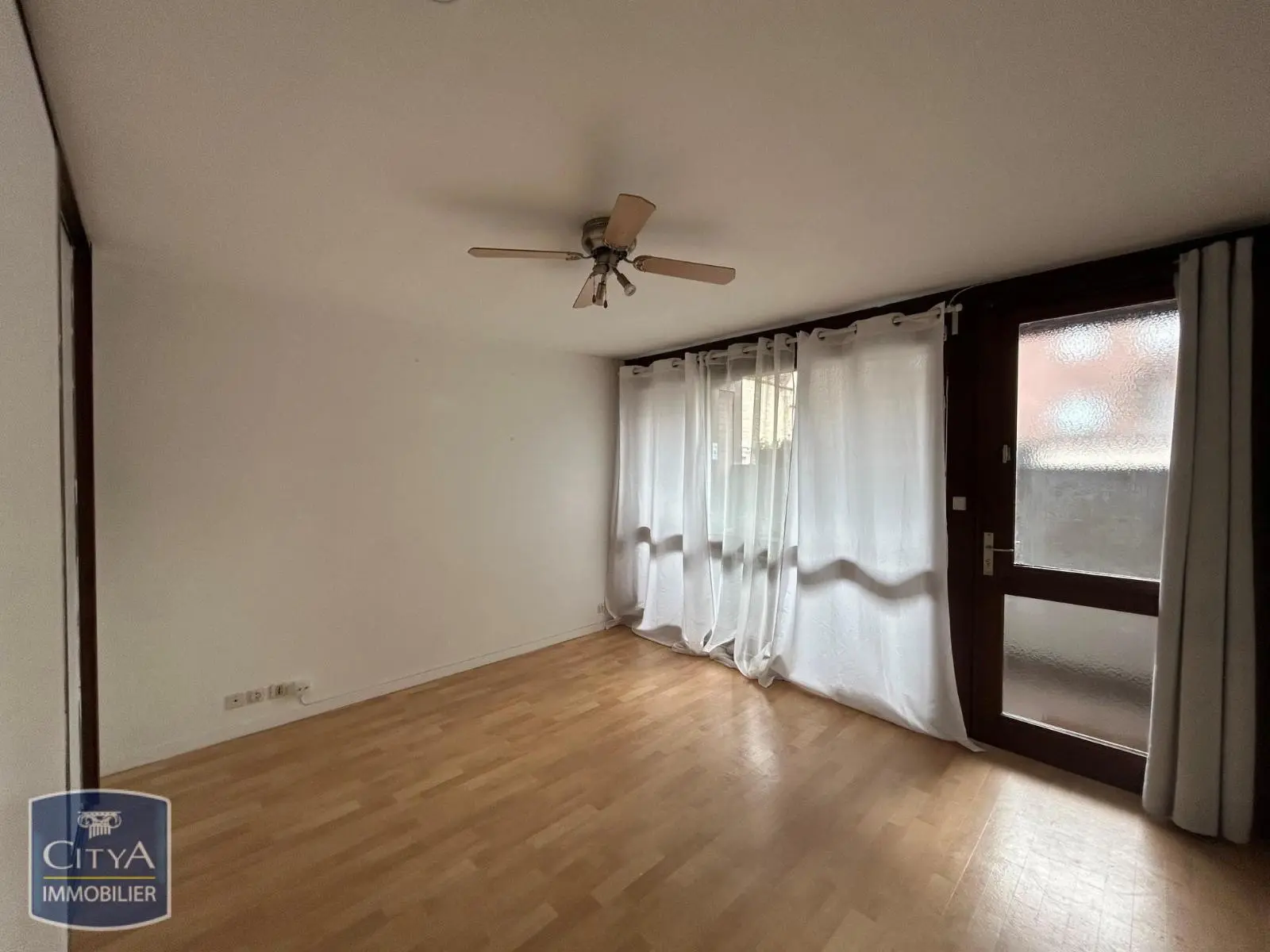 Photo 2 Appartement 1 pièce 23.79m²