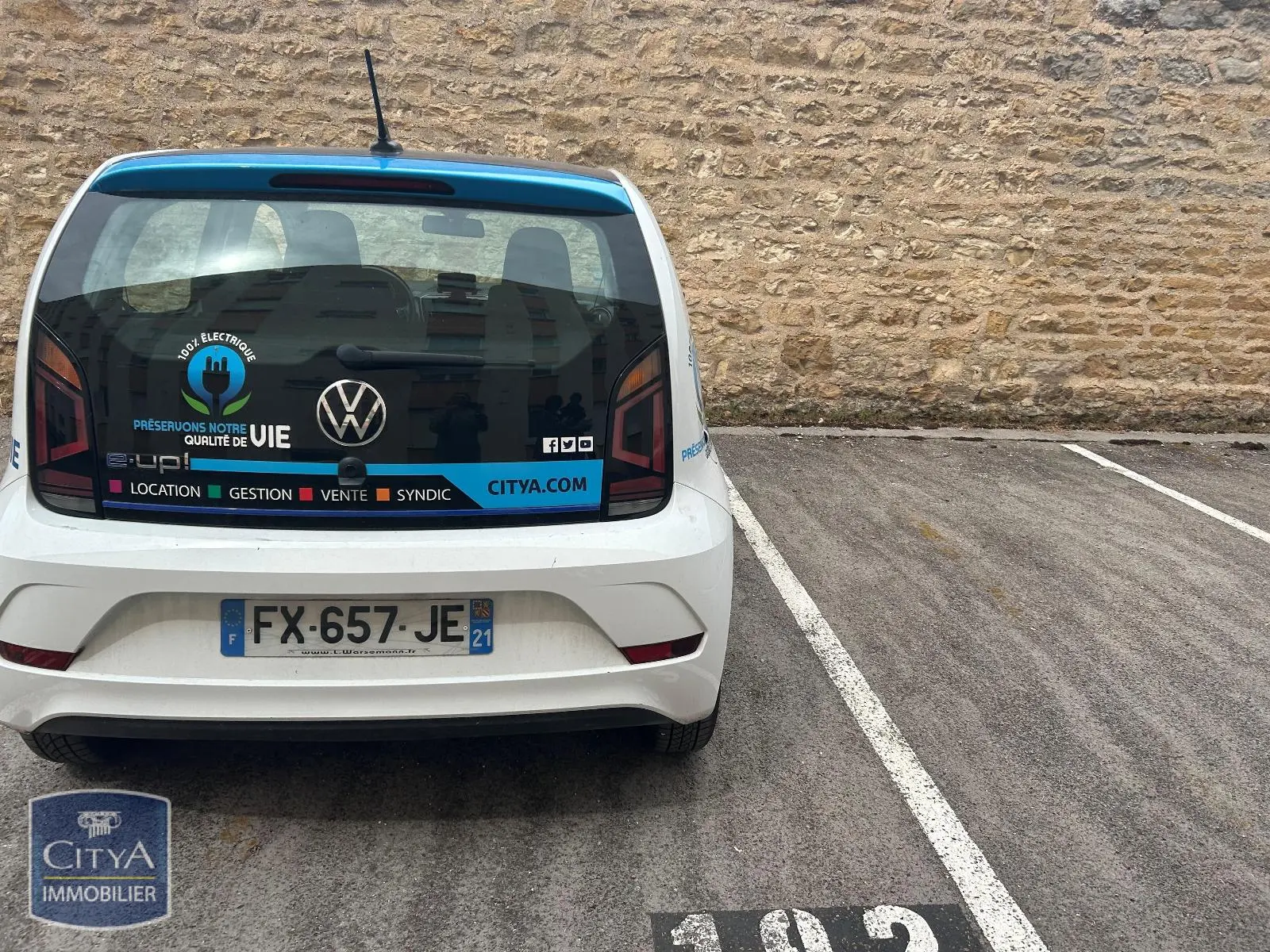Photo 2 Parking