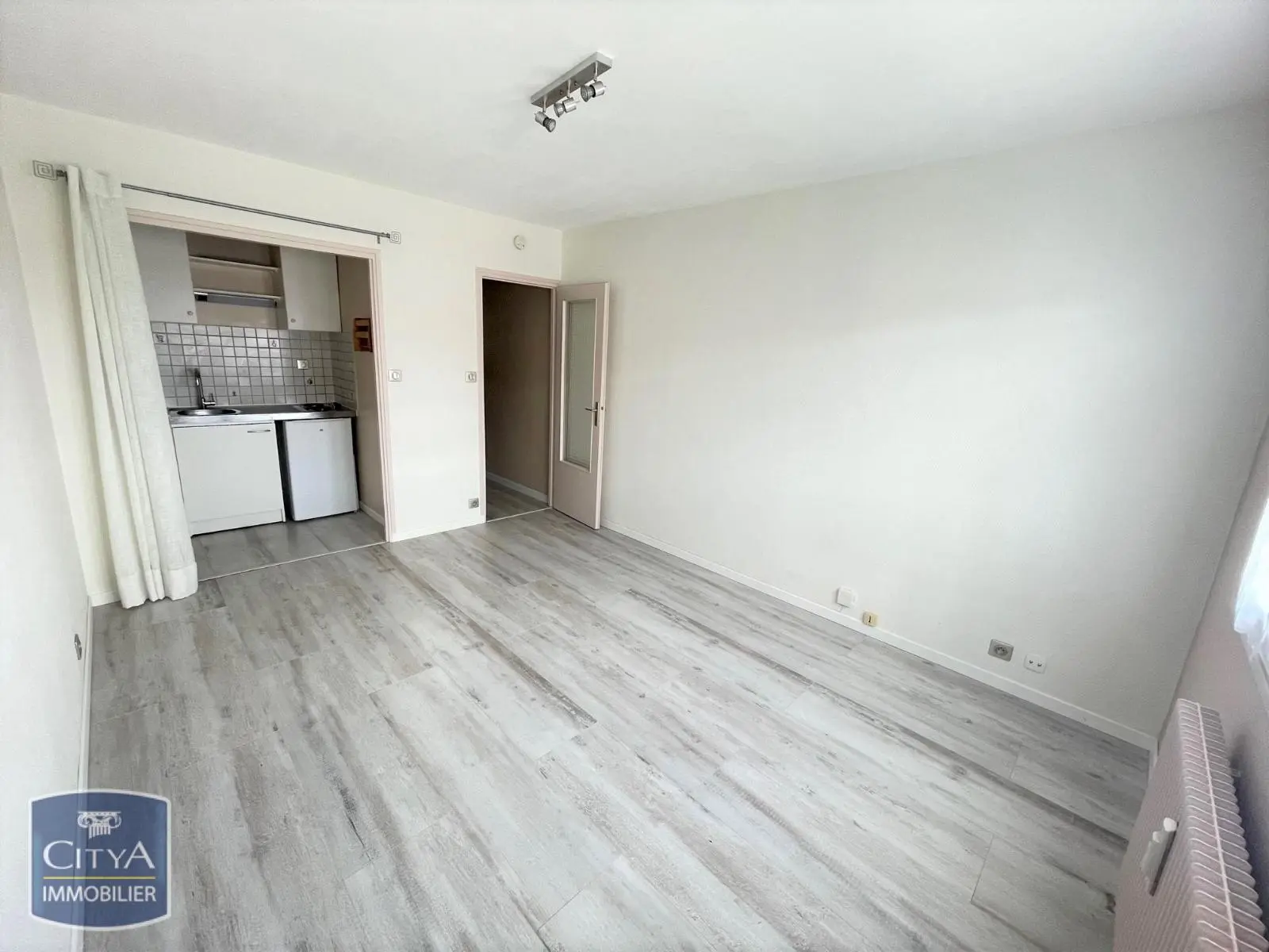 Photo 1 Appartement 1 pièce 21.59m²