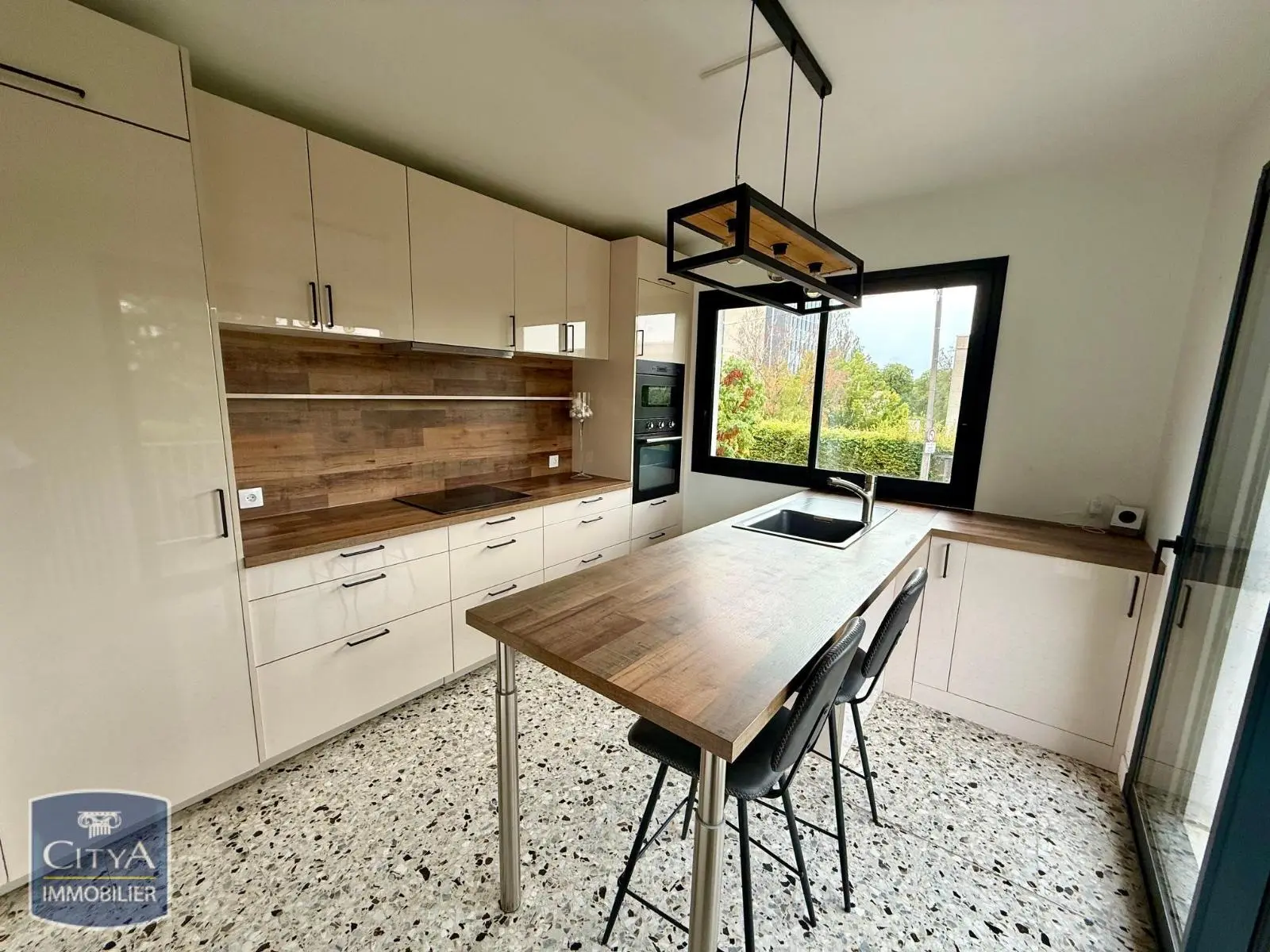 Photo 1 Maison 6 pièces 152.9m²
