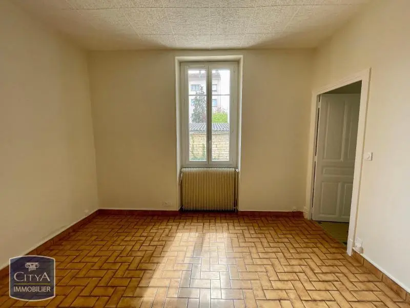 Photo 1 Appartement 1 pièce 39m²