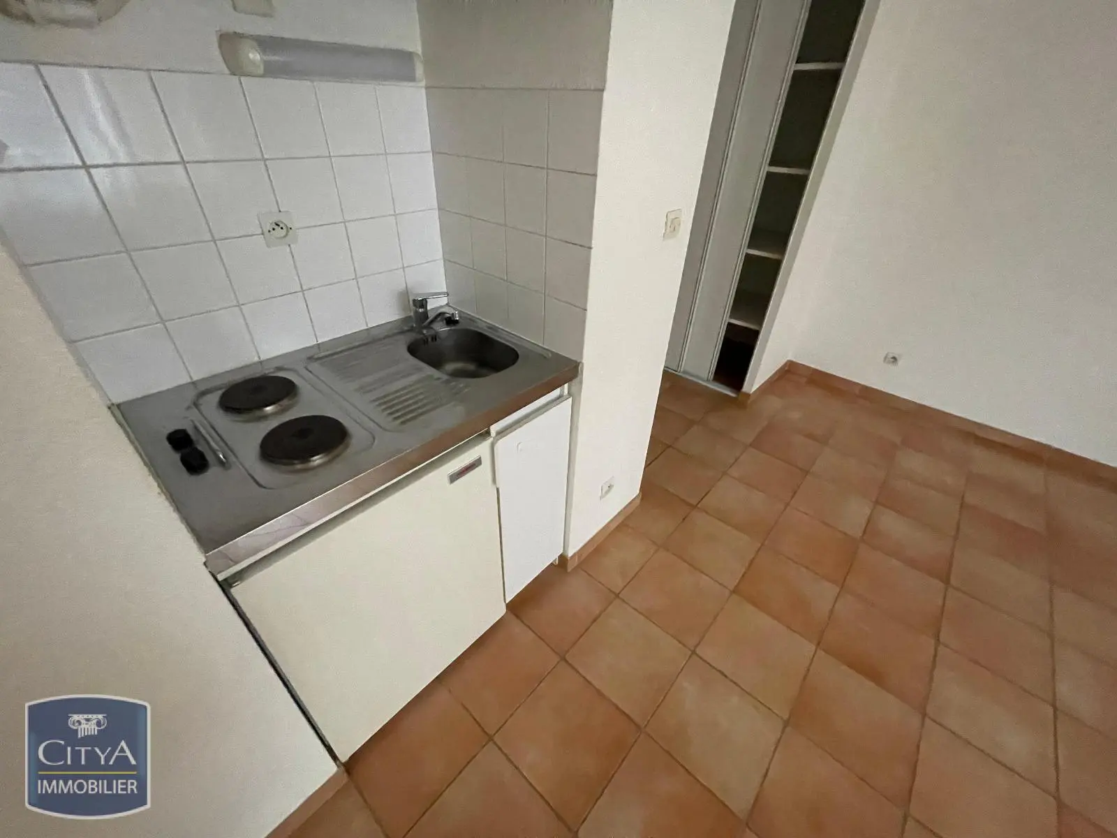 Photo 2 Appartement 1 pièce 27.6m²