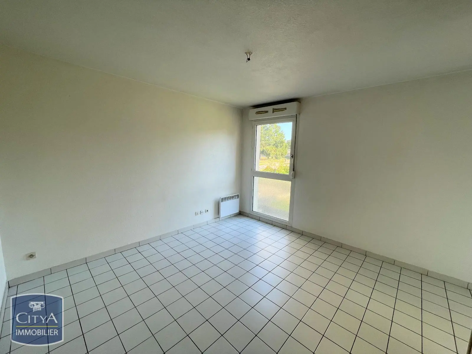Photo 1 Appartement 1 pièce 23.79m²