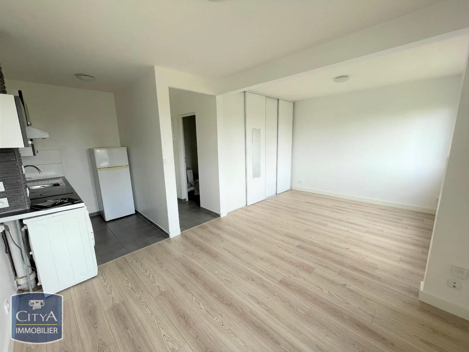 Photo 1 Appartement 1 pièce 28.41m²