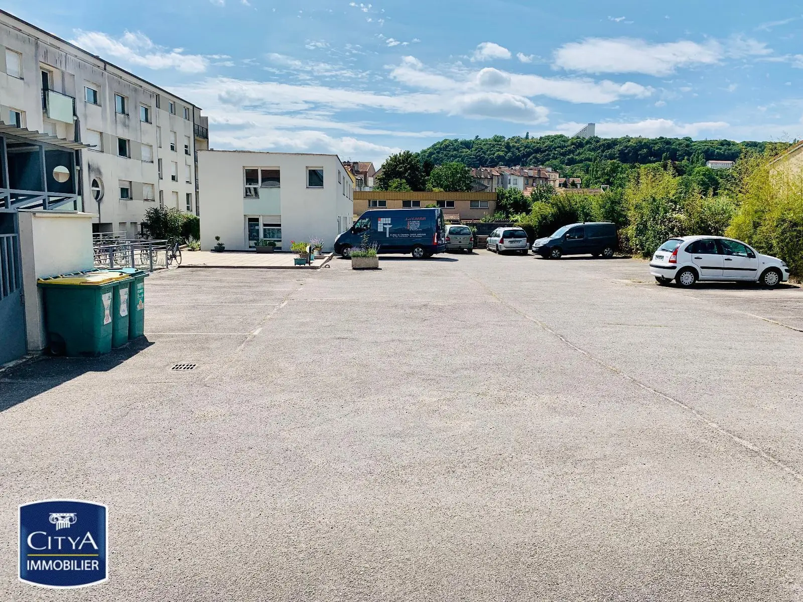 Photo 1 Parking