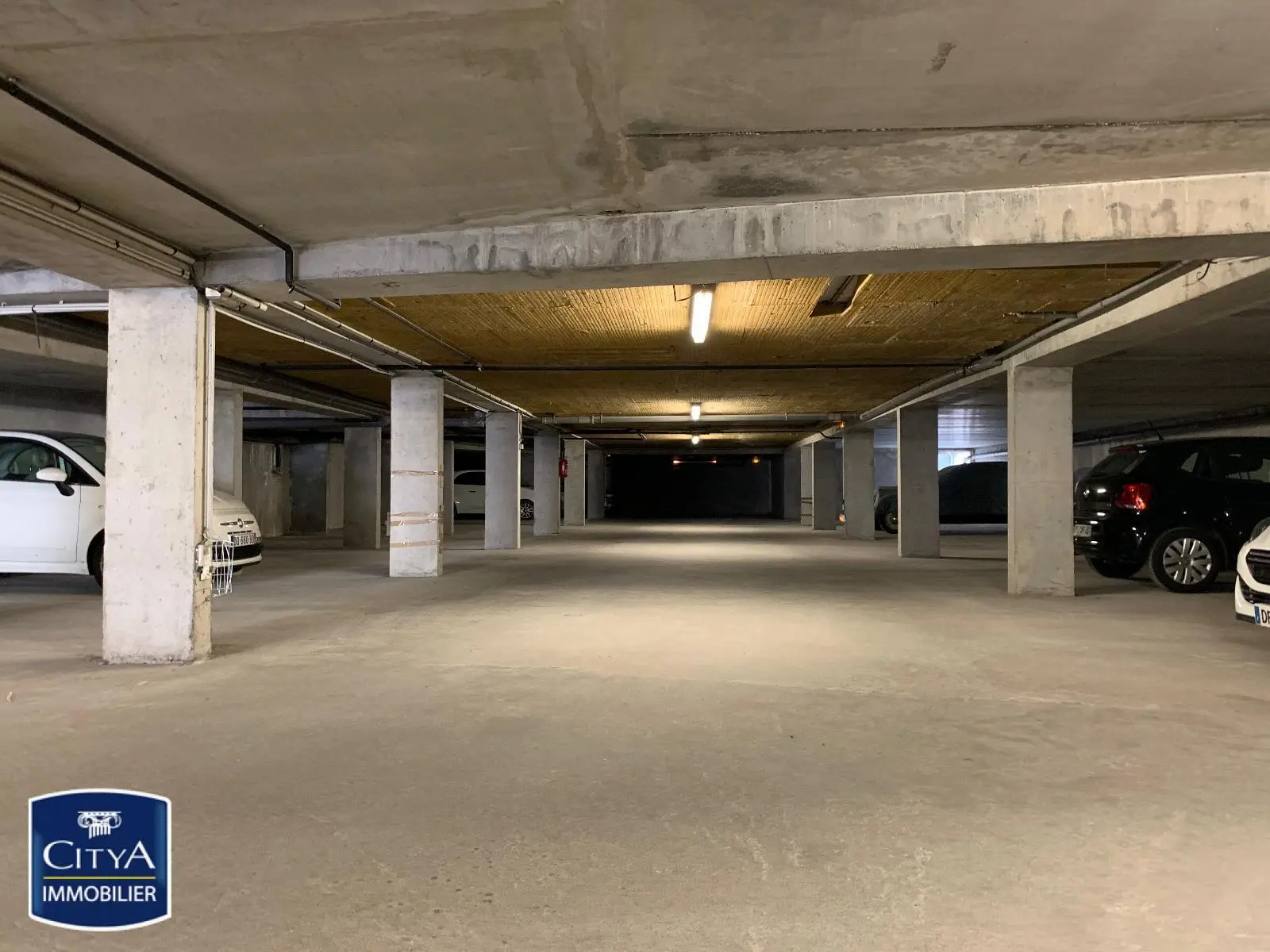 Photo 1 Parking