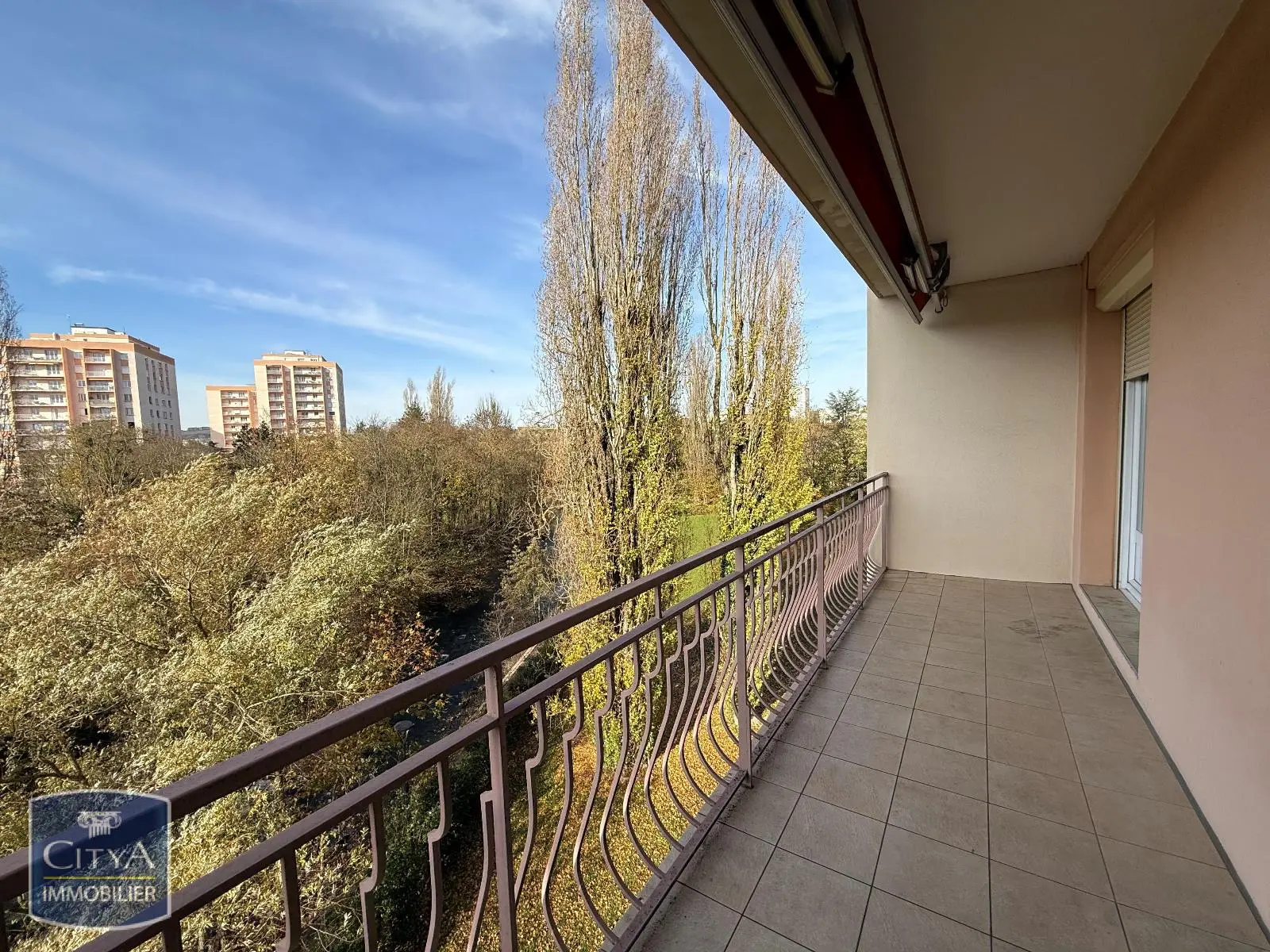 Photo 1 Appartement 5 pièces 107.77m²