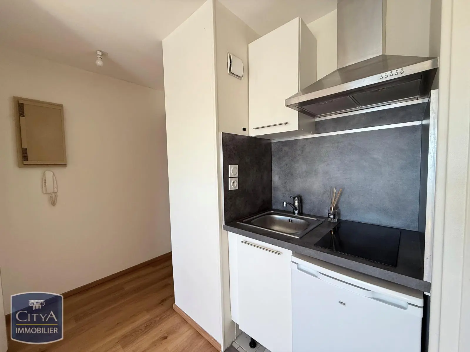 Photo 2 Appartement 1 pièce 19.49m²