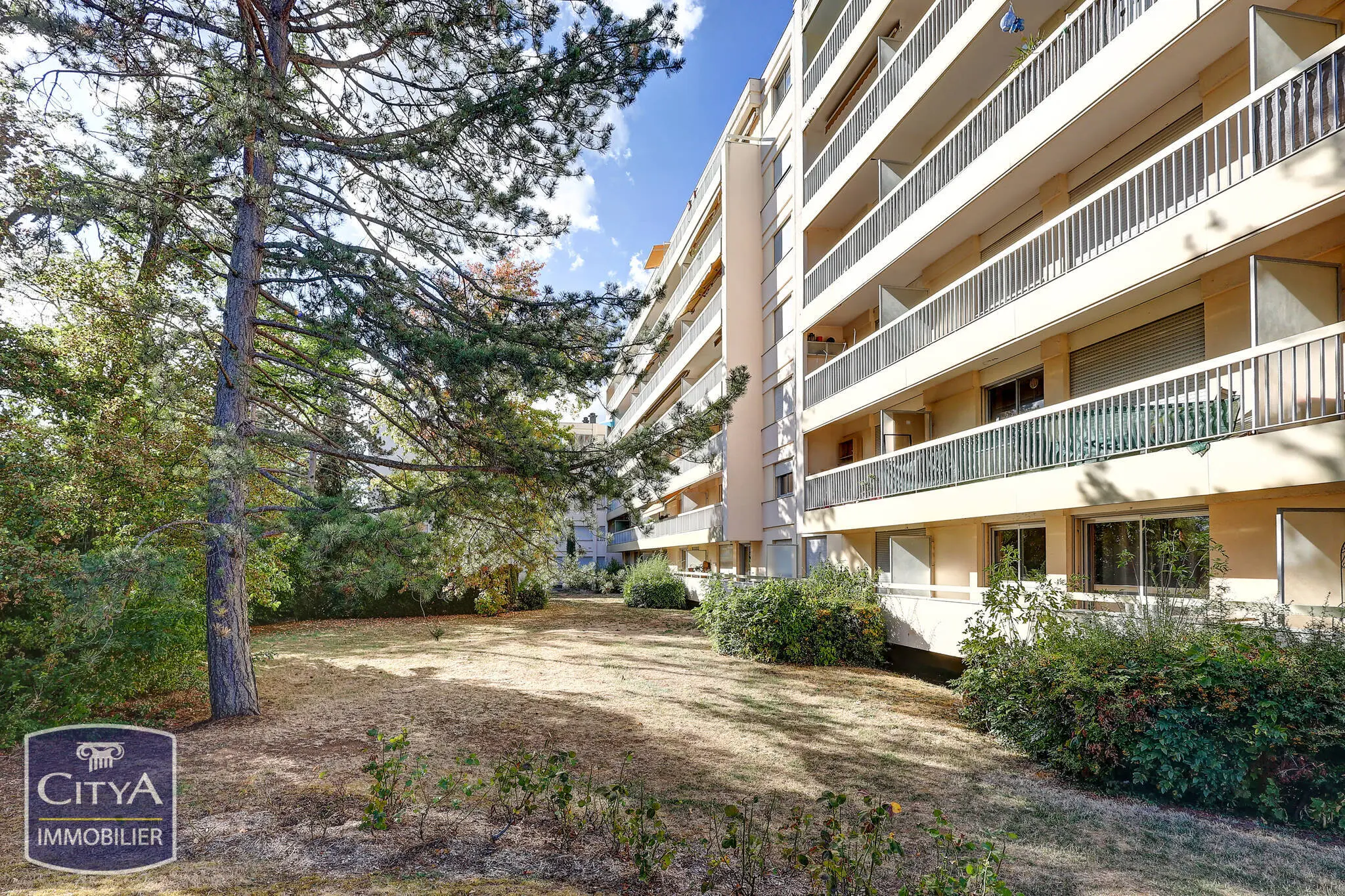 Photo 1 Appartement 1 pièce 34m²