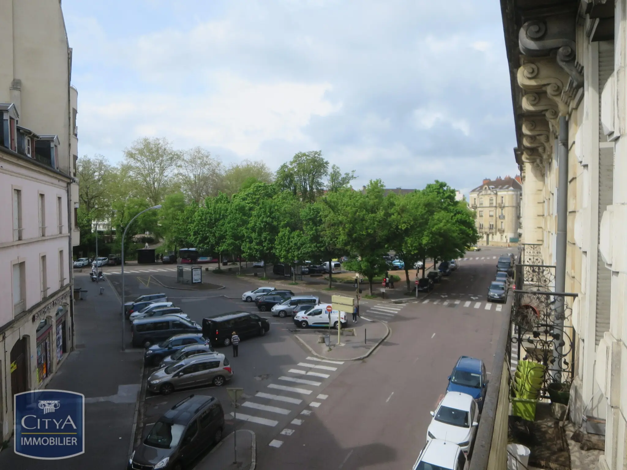 Photo 2 Immeuble 308m²