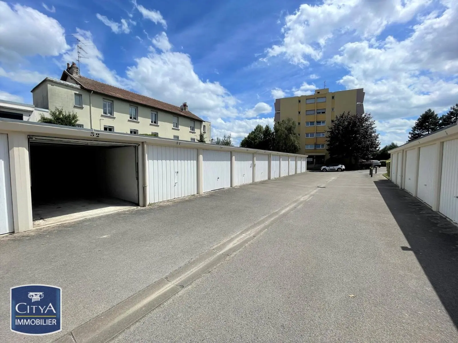 Photo 1 Parking