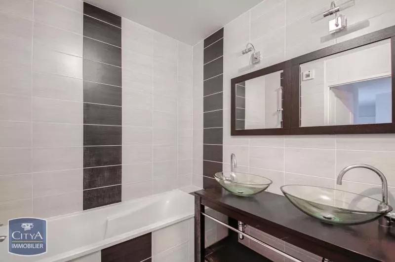 Illustration pour Appartement 4 pièces 82m² Photo Appartement 4 pièces 82m²